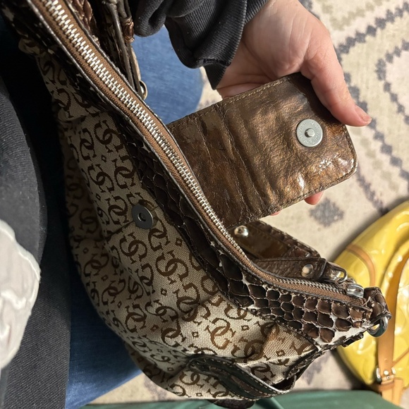 HOT HOT HOT y2k 90s guess bag - like all the girls are wearing in Paris - Picture 6 of 8